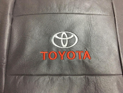 FUNDA CUBRE ASIENTO UNIVERSAL DE CUERO SINTETICO CON LOGO TOYOTA